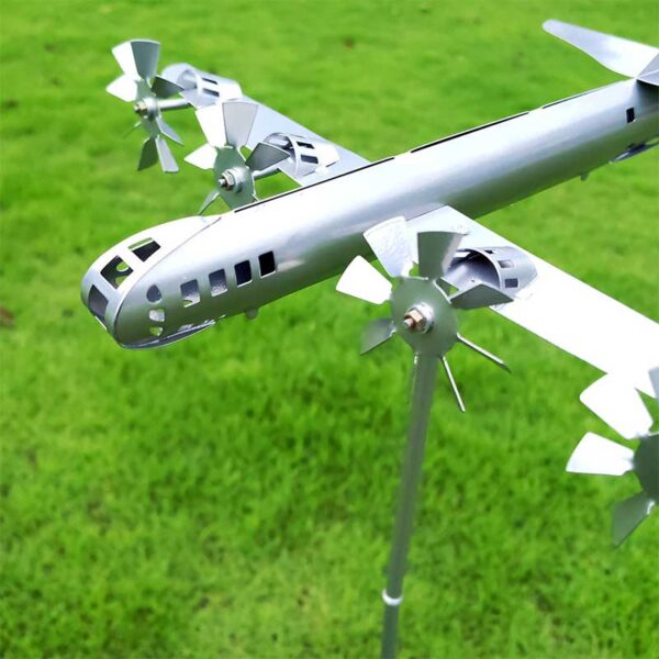 Handgefertigte Gartenskulptur B-29 Superfortress Flugzeugwindmühle