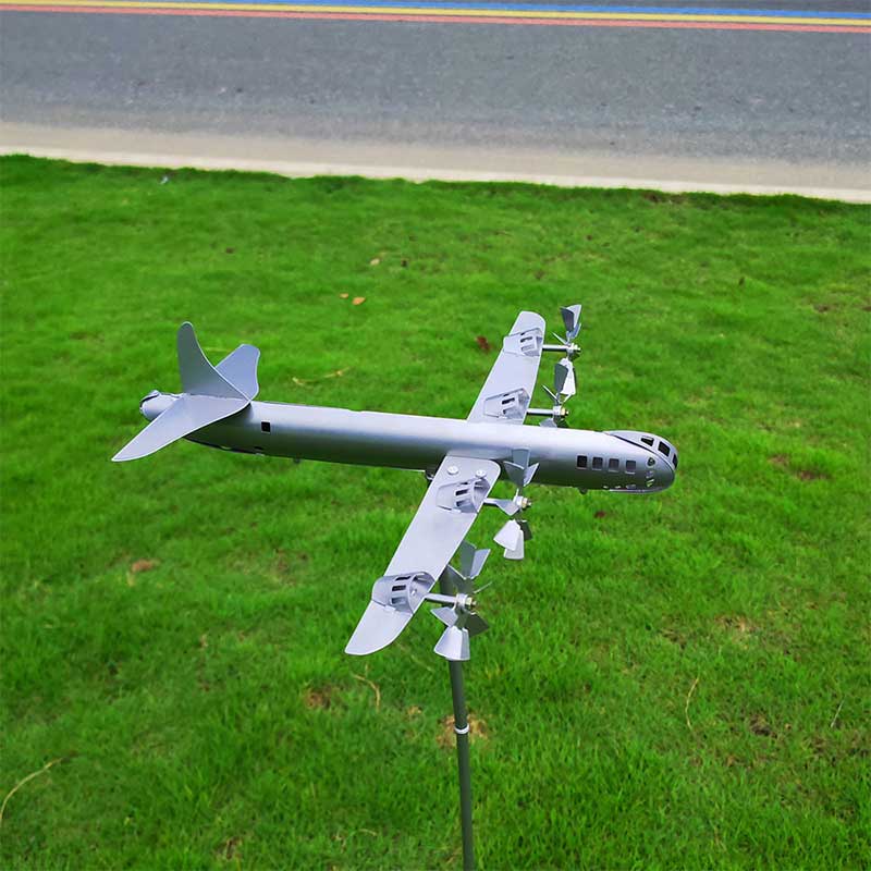 Handgefertigte Gartenskulptur B-29 Superfortress Flugzeugwindmühle